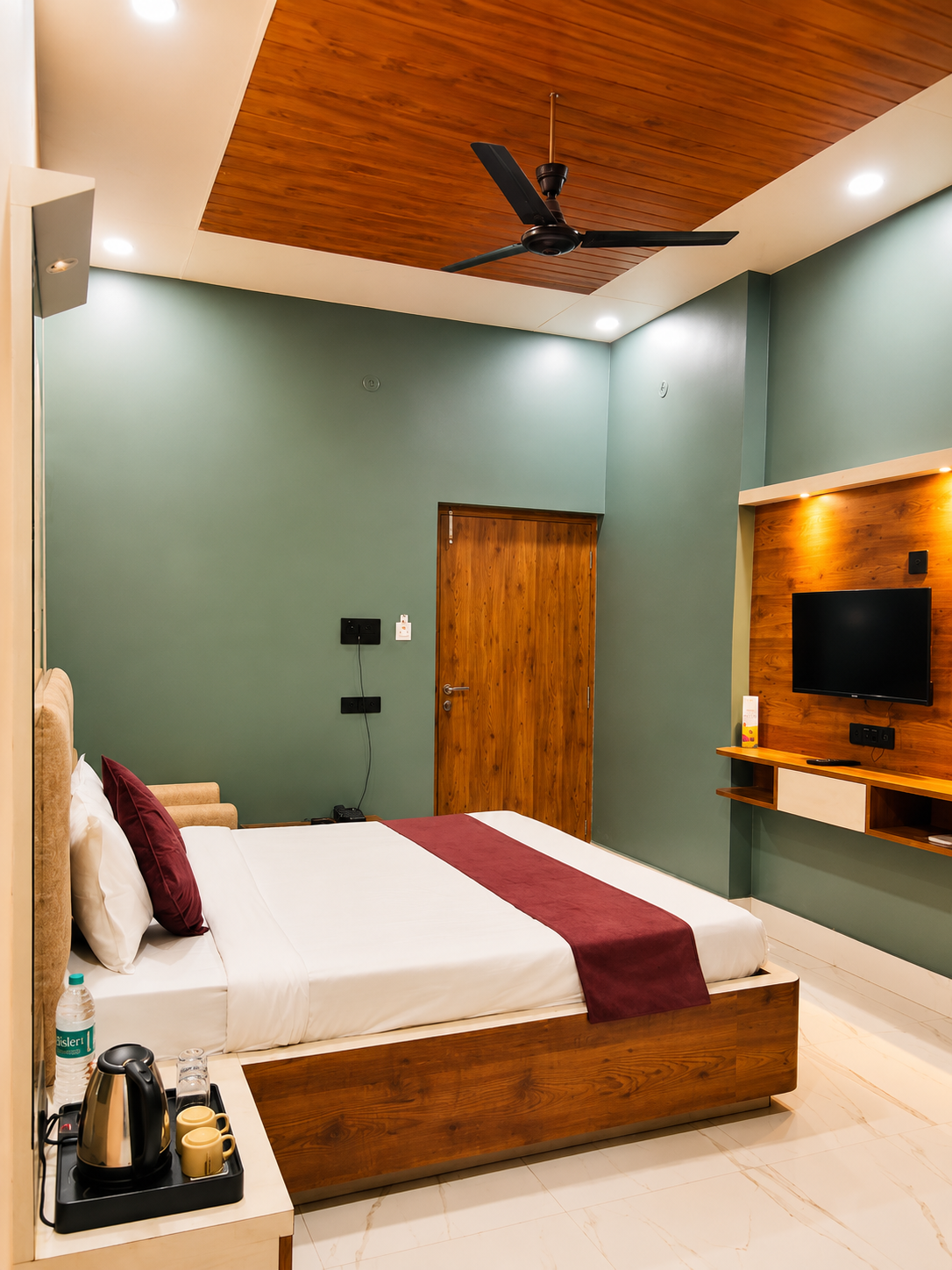 Deluxe Room with wood-panelled ceiling at Asha Palace