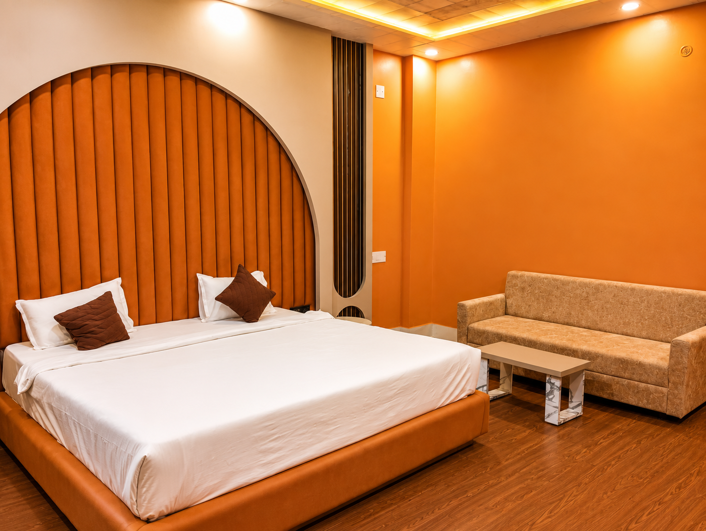 Suite Room at Asha Palace with arched headboard and sitting area